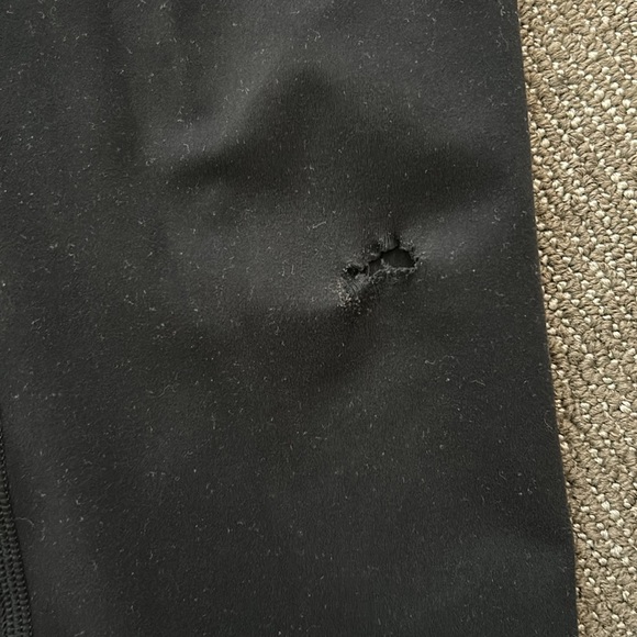 Small Vuori Rib Studio Leggings!! Sooo soft and comfy!✨🤩✨ - Picture 2 of 4